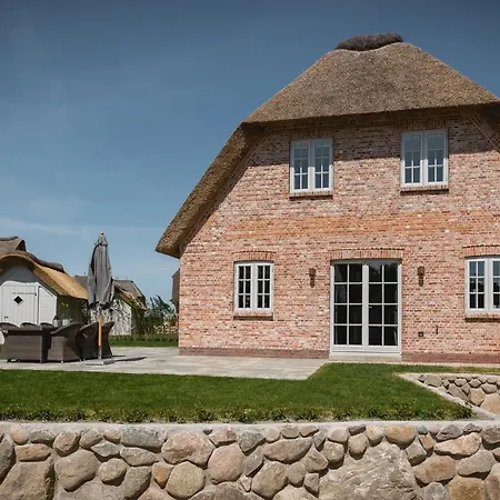 Engels Cottage * Oldsum